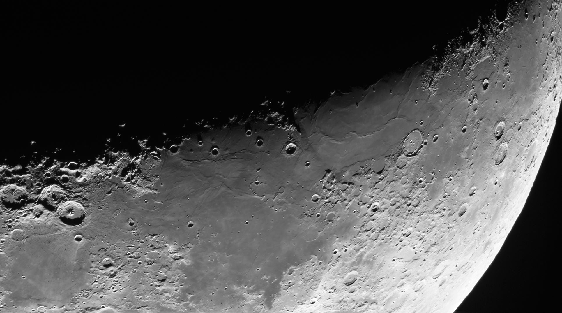 The northern hemisphere covered by dust plains and gullies